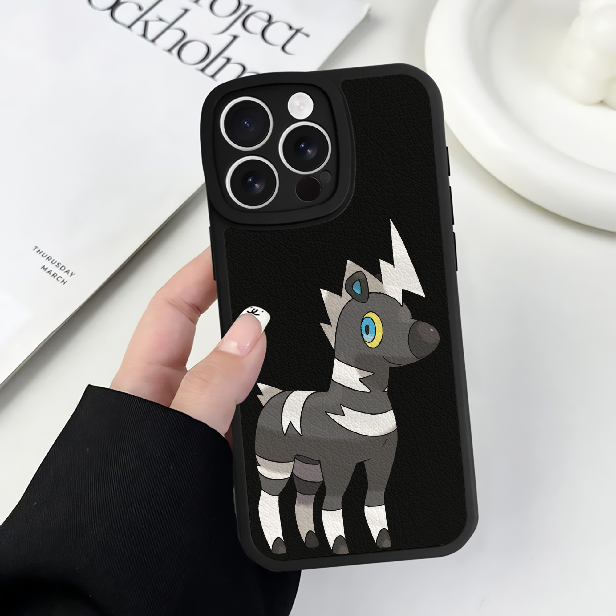 （画像用） ポケットモンスター Pokémon 【iPhone 16シリーズ対応】シリコンスマホケース（レザー調） 材質：シリコン